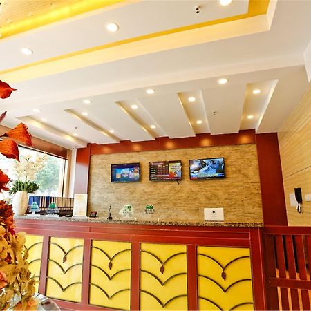 Greentree Alliance Guangxi Hezhou Babu District Lingfeng Square Hotel Buitenkant foto