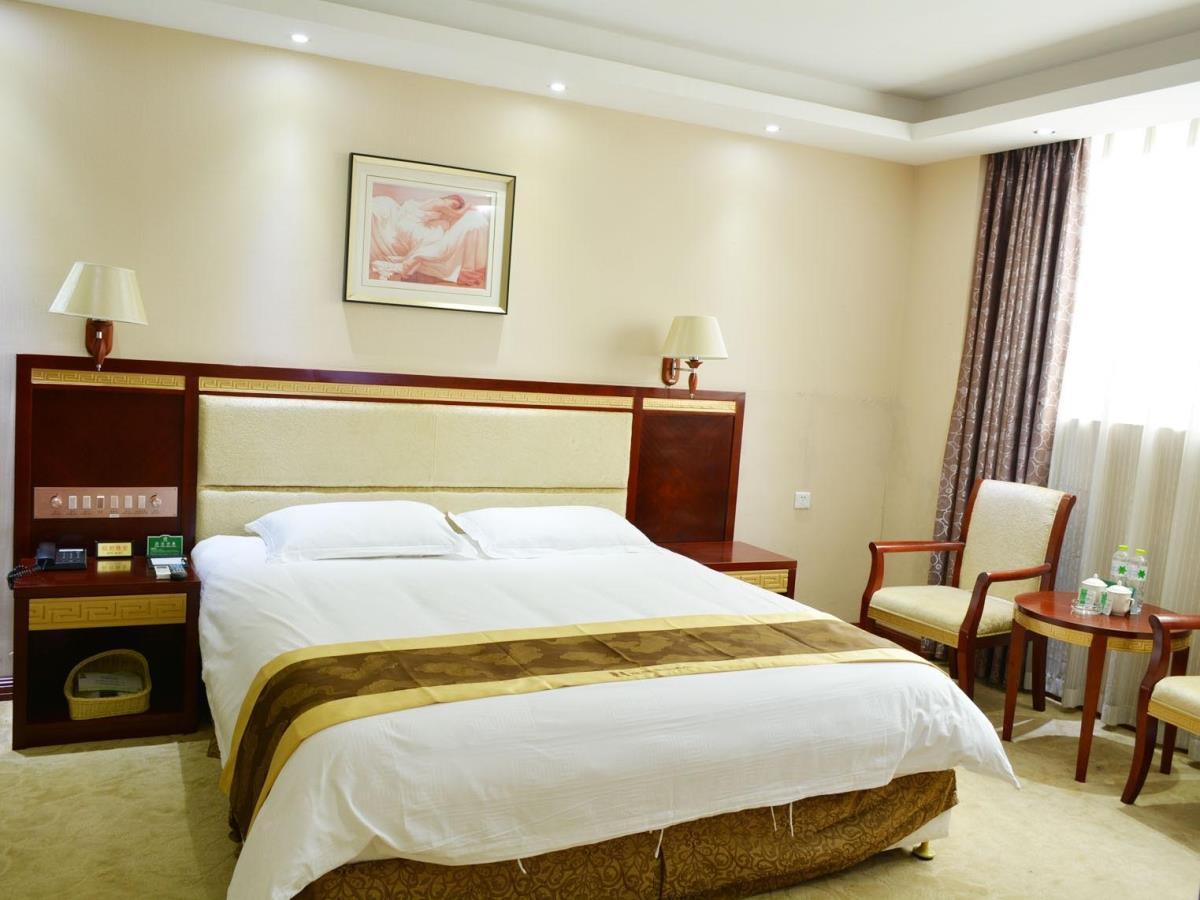 Greentree Alliance Guangxi Hezhou Babu District Lingfeng Square Hotel Buitenkant foto