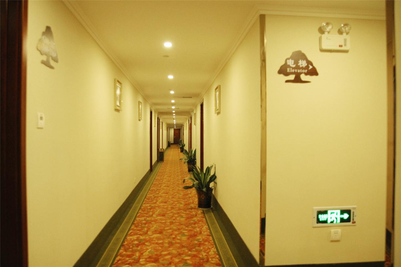 Greentree Alliance Guangxi Hezhou Babu District Lingfeng Square Hotel Buitenkant foto