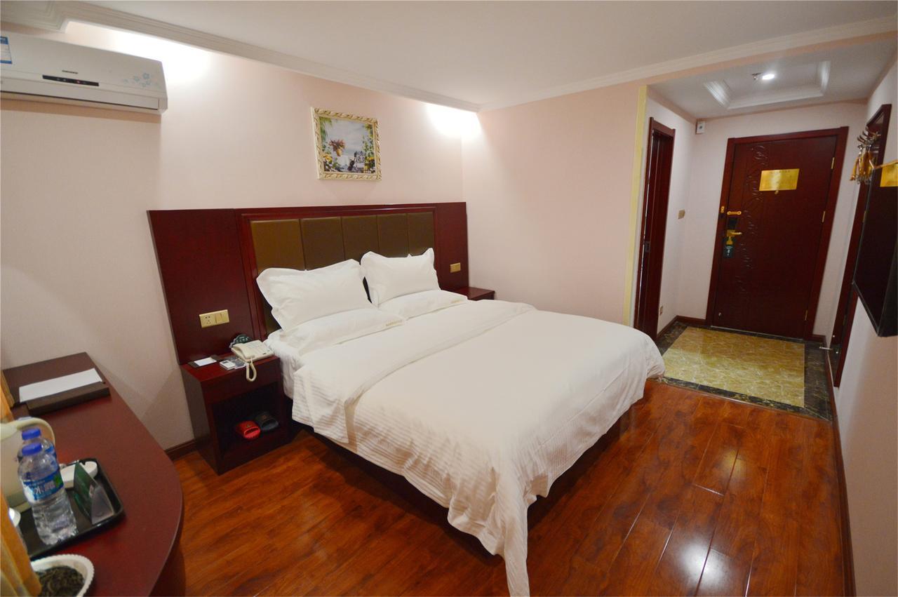 Greentree Alliance Guangxi Hezhou Babu District Lingfeng Square Hotel Buitenkant foto