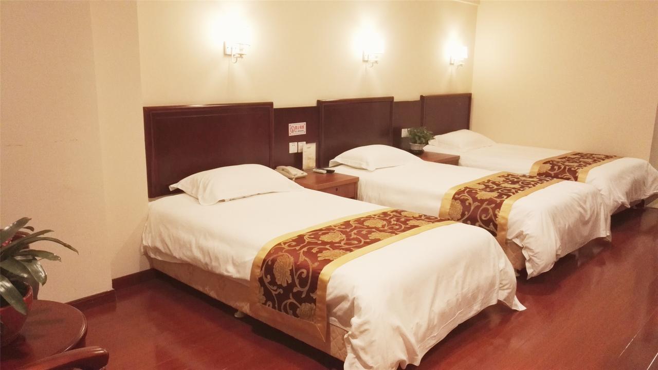 Greentree Alliance Guangxi Hezhou Babu District Lingfeng Square Hotel Buitenkant foto